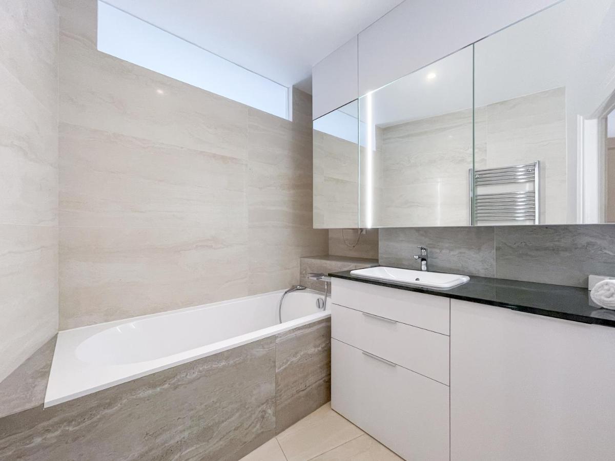 Elysian Apartment Bratislava Bagian luar foto