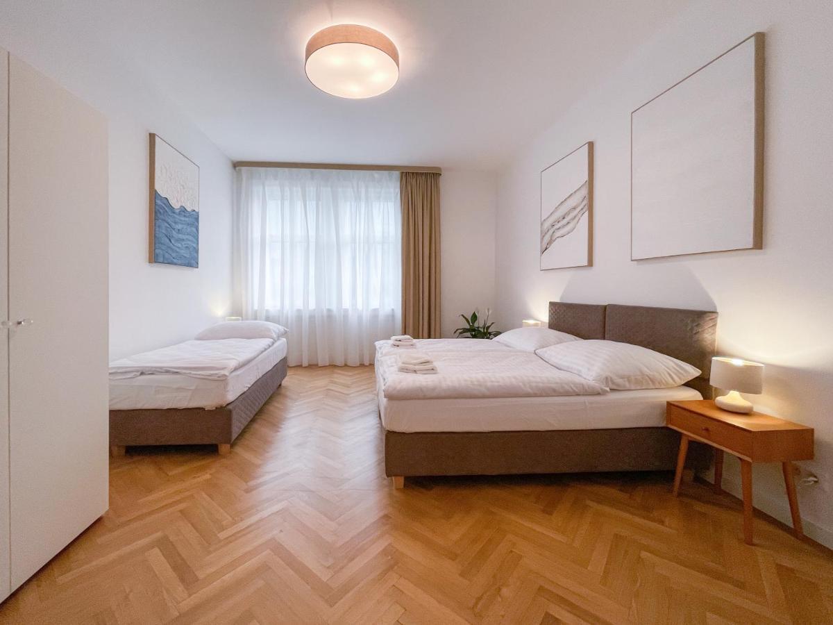 Elysian Apartment Bratislava Bagian luar foto
